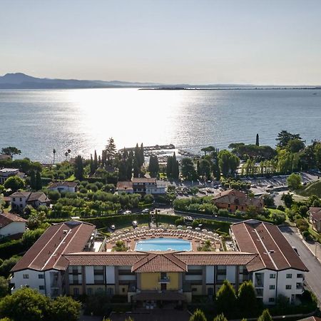 Le Terrazze Sul Lago Hotel & Residence Паденге-суль-Гарда Экстерьер фото
