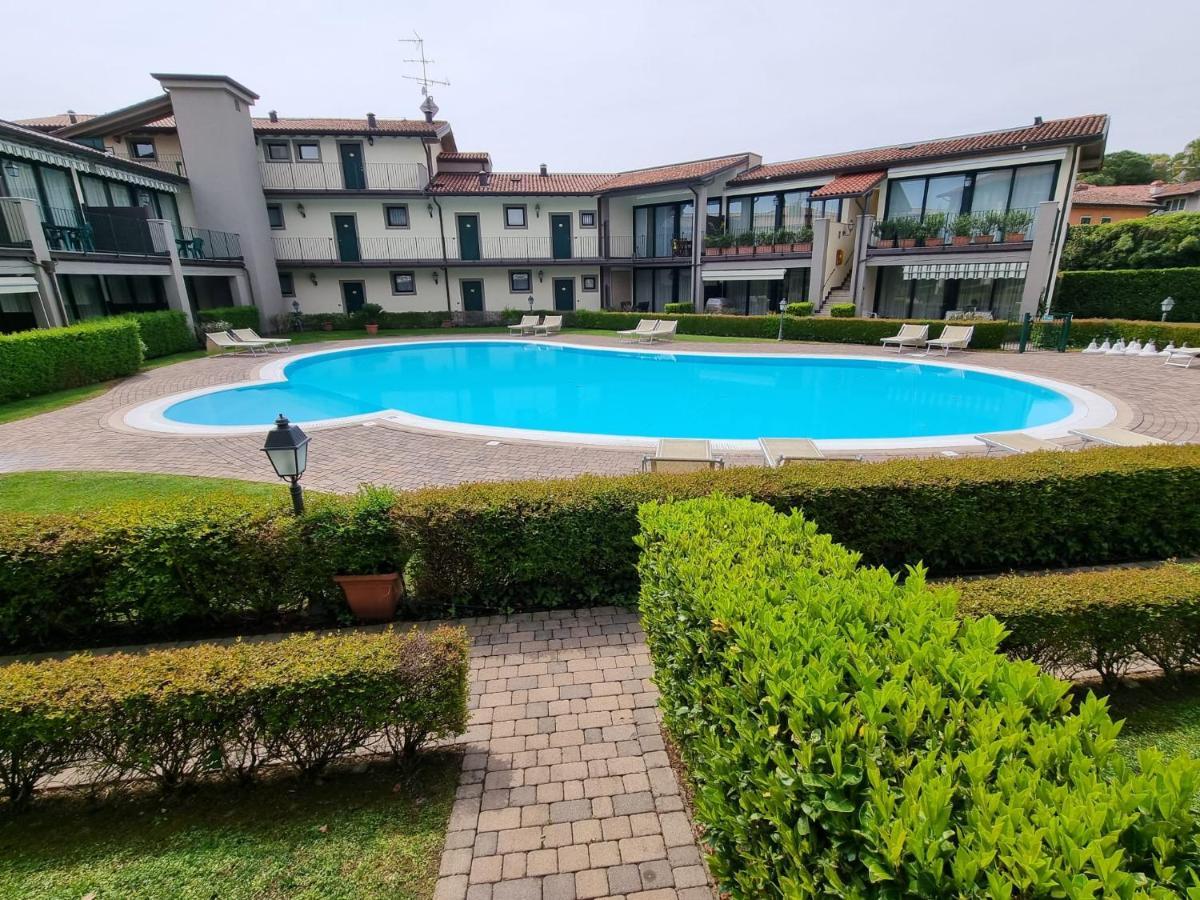 Le Terrazze Sul Lago Hotel & Residence Паденге-суль-Гарда Экстерьер фото