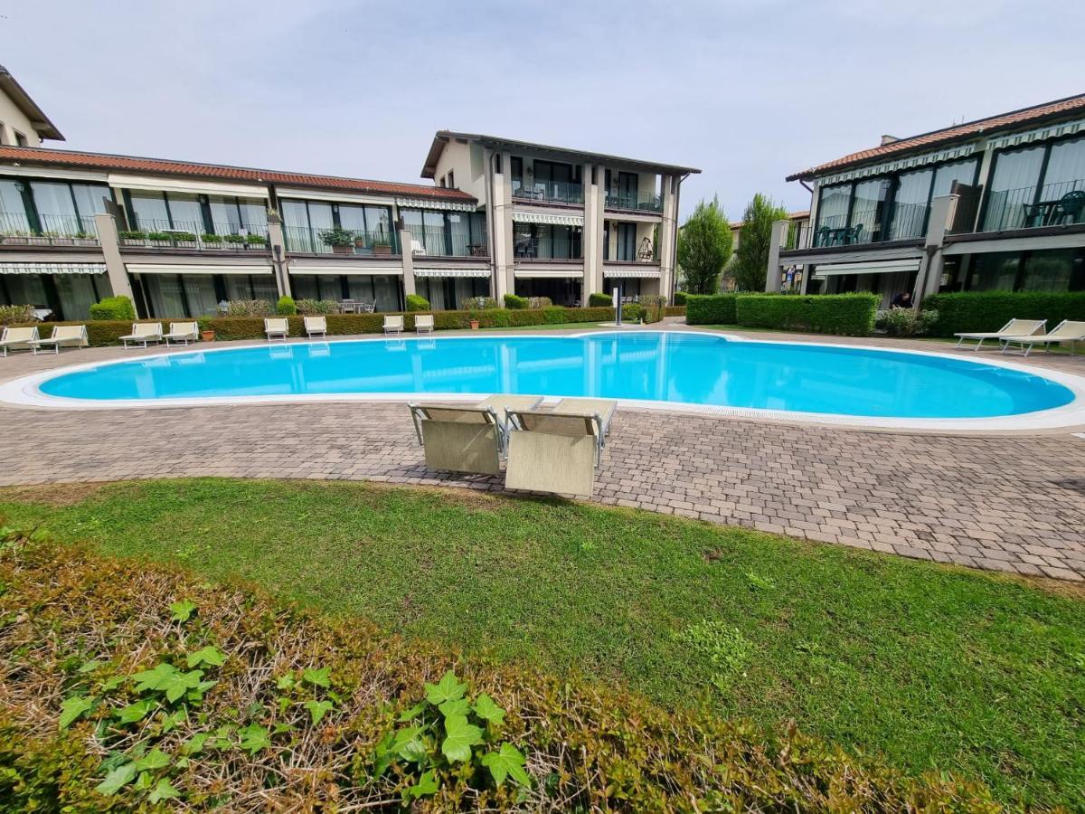 Le Terrazze Sul Lago Hotel & Residence Паденге-суль-Гарда Экстерьер фото