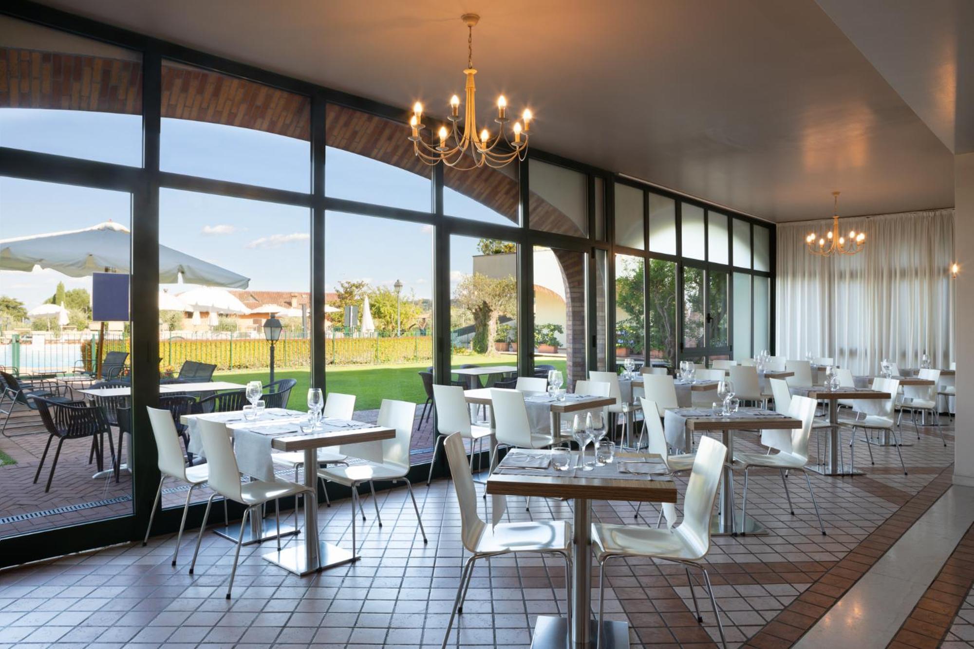 Le Terrazze Sul Lago Hotel & Residence Паденге-суль-Гарда Экстерьер фото