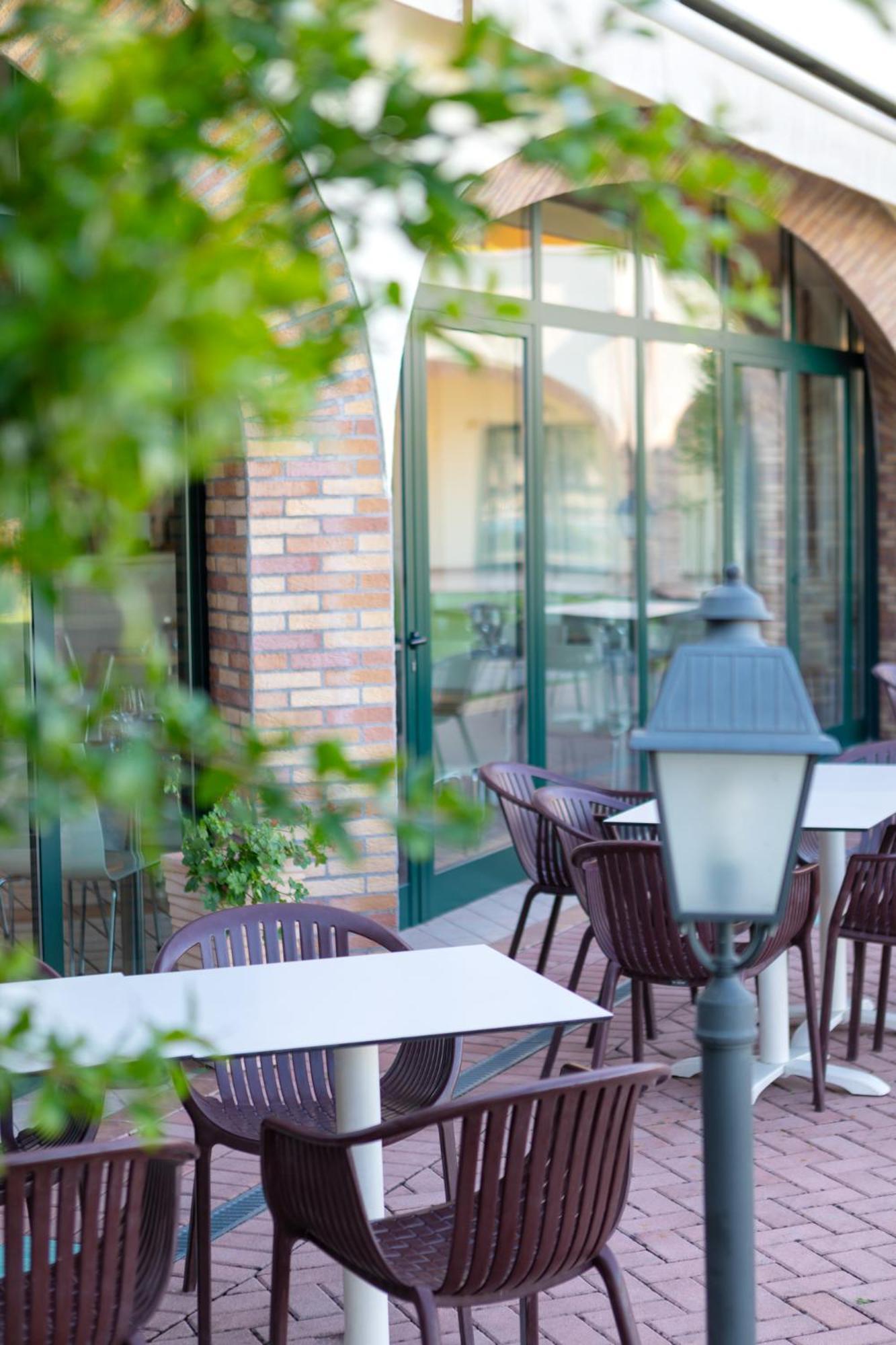 Le Terrazze Sul Lago Hotel & Residence Паденге-суль-Гарда Экстерьер фото