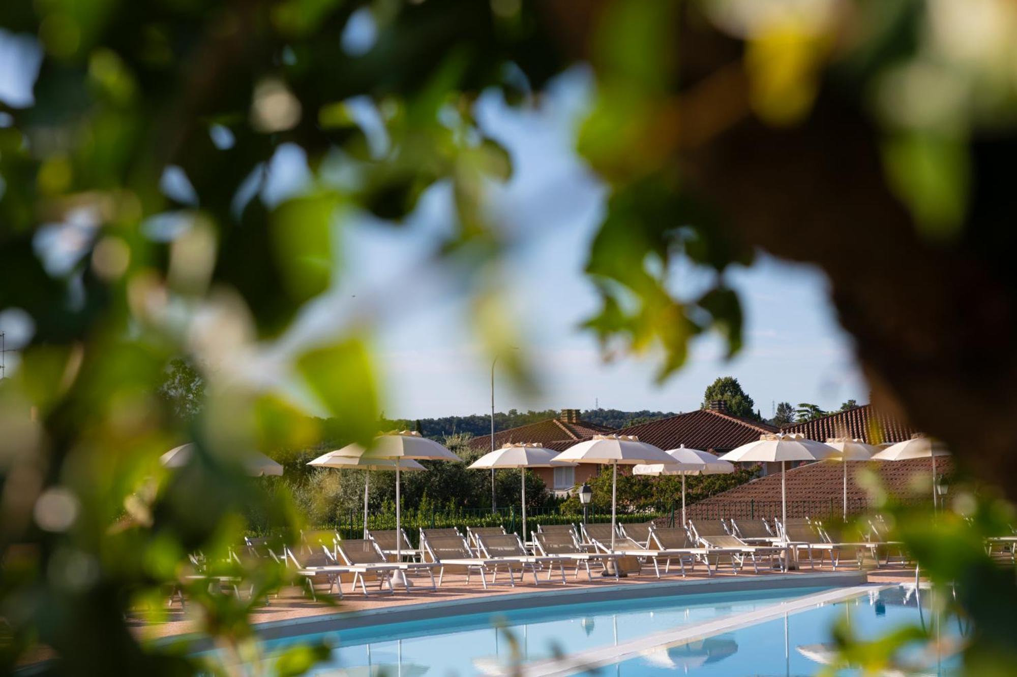 Le Terrazze Sul Lago Hotel & Residence Паденге-суль-Гарда Экстерьер фото