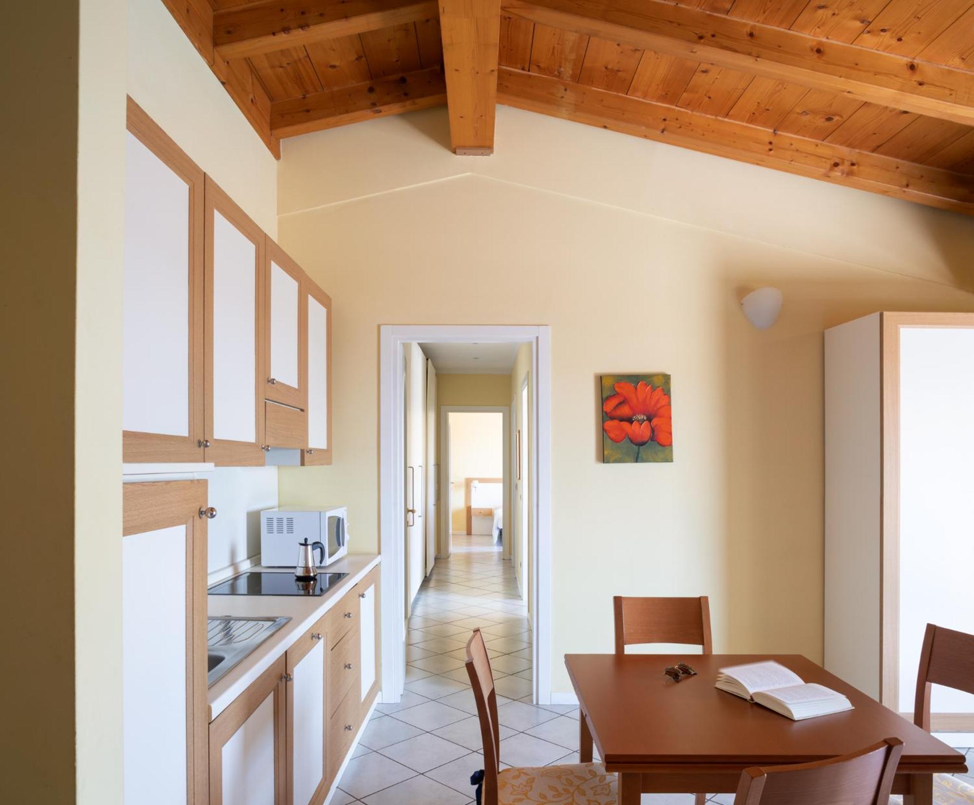 Le Terrazze Sul Lago Hotel & Residence Паденге-суль-Гарда Экстерьер фото